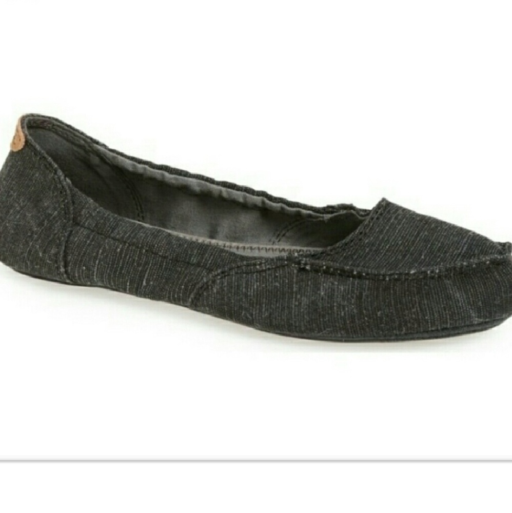 Sanuk size 7.5 Elle V. 8